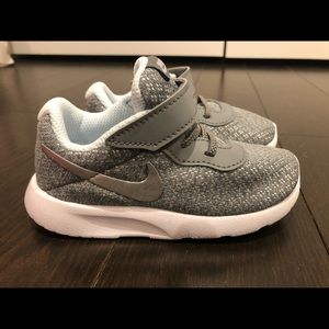 Nike toddler kids size 7 Gray sneakers - brand new